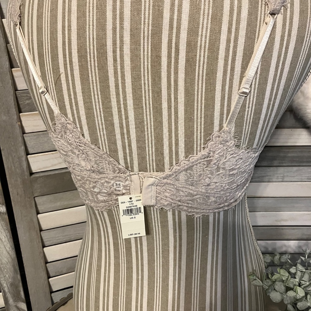 Nwt! Lace bralette - Picture 2 of 3